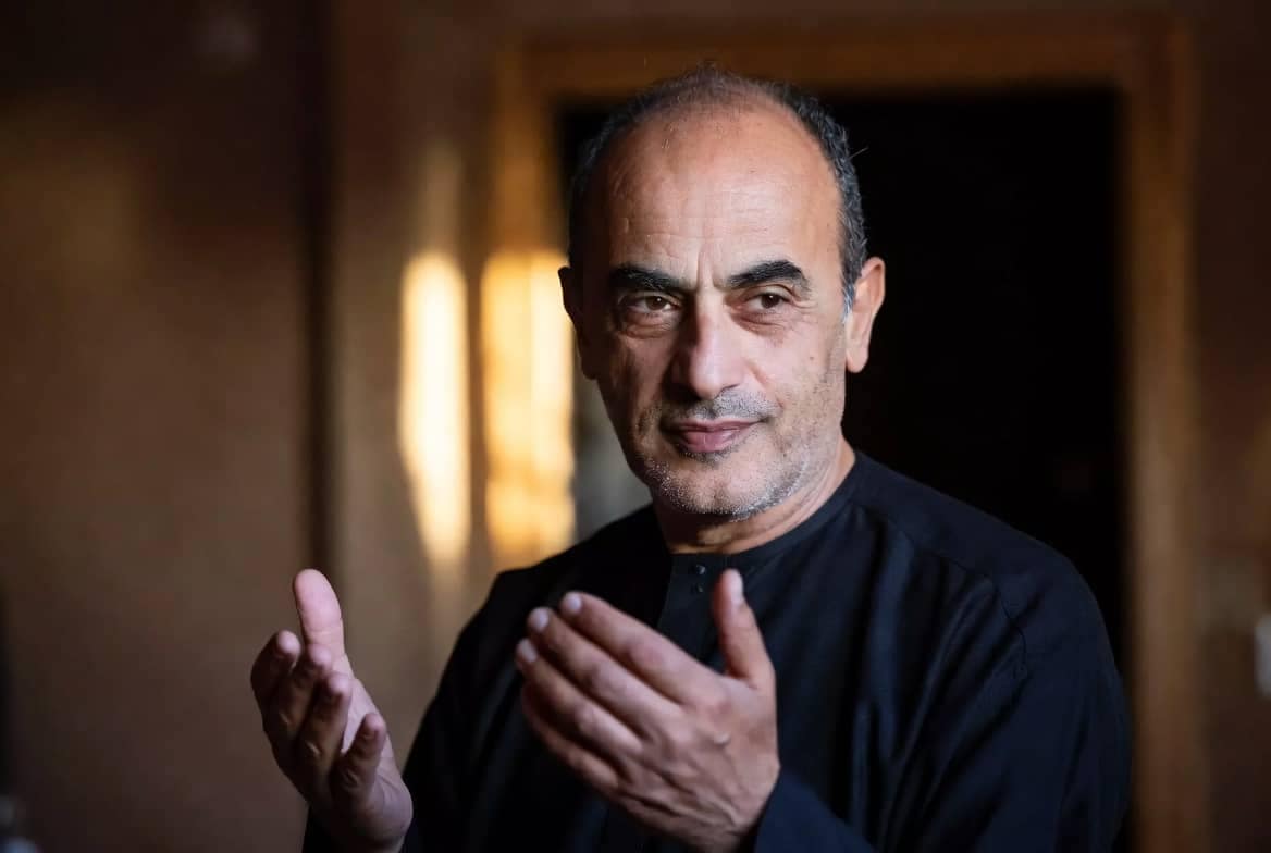 Chokri Belkhiria, praticien spécialisé dans le nettoyage énergétique de maisons ensorcelées avec 20 ans d'expérience